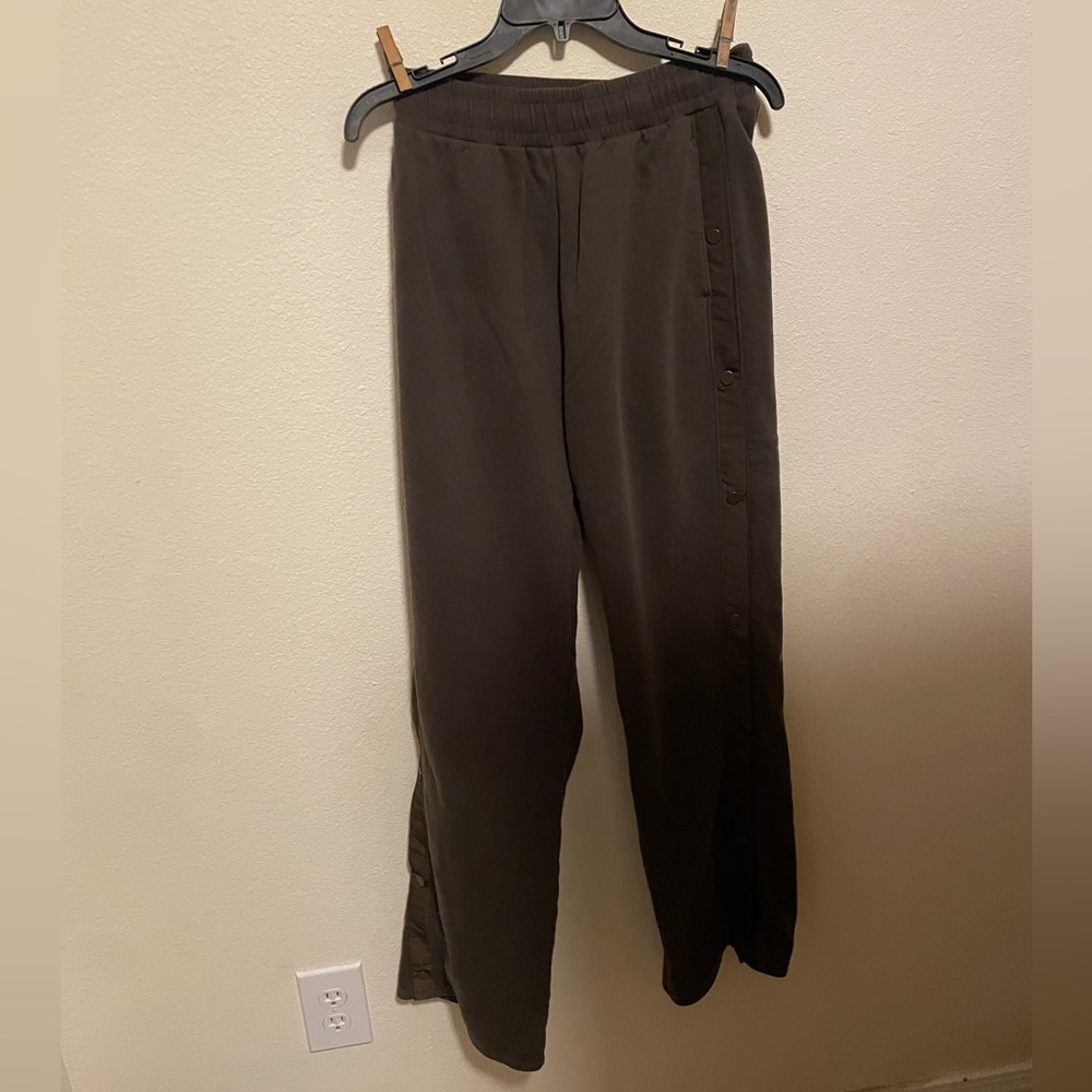 Alo Yoga women’s sweat pants